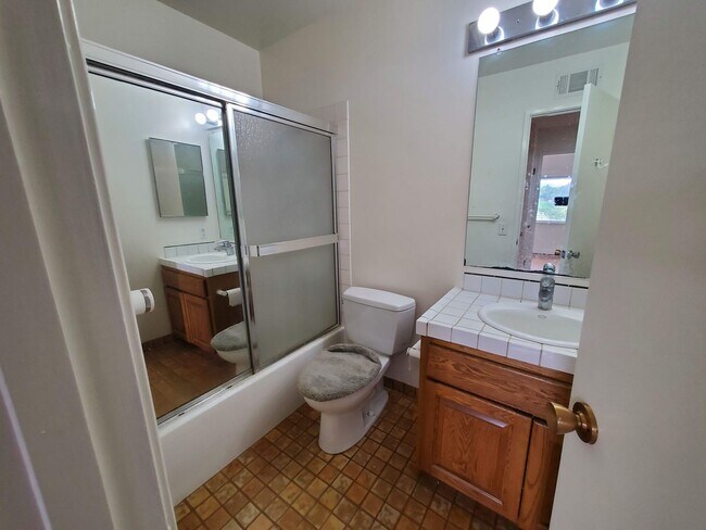 Building Photo - Mont Marin 4x3 home with bedroom suites on...
