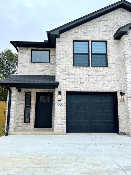 Building Photo - 545 S 28th St