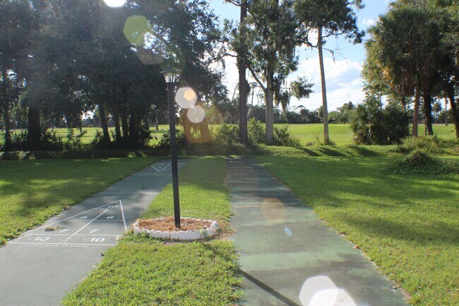 Building Photo - 2 bed, 2 bath Condo