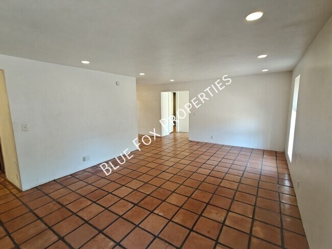 Building Photo - 2781 W Calle Carapan