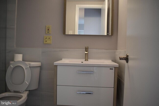 Building Photo - 7-1840-1807 Frontage Rd