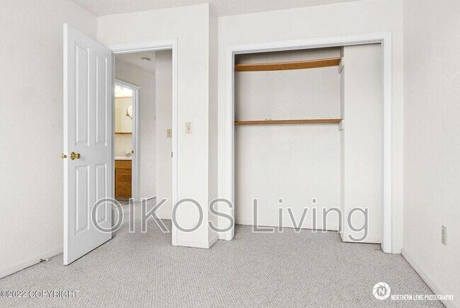 Building Photo - 528 State St