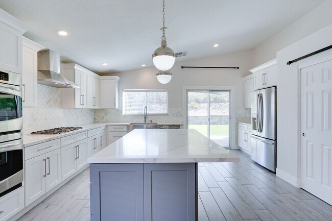 Building Photo - SINGLE STORY 4 BEDROOM IN GATED COMMUNITY