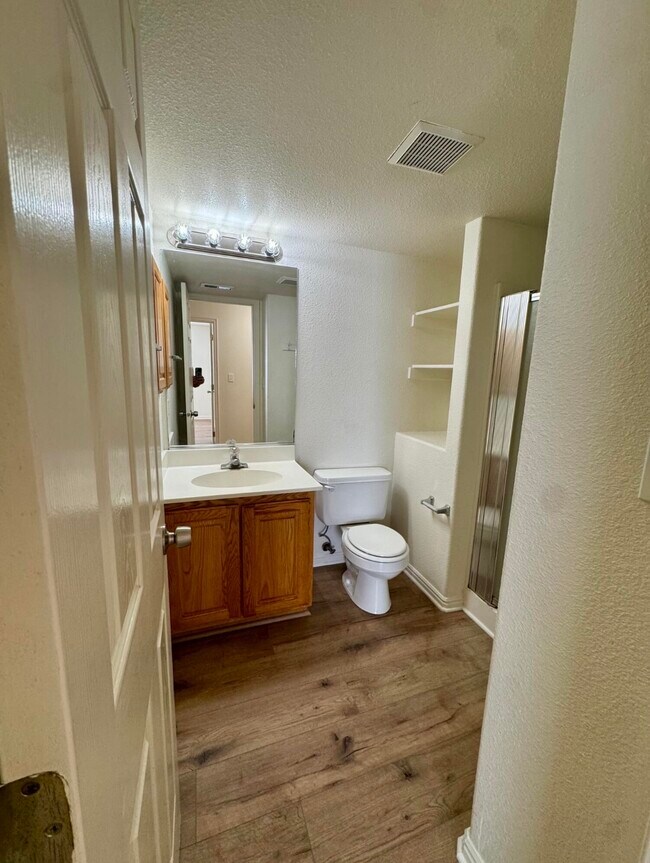 Building Photo - 1122 E 300 S