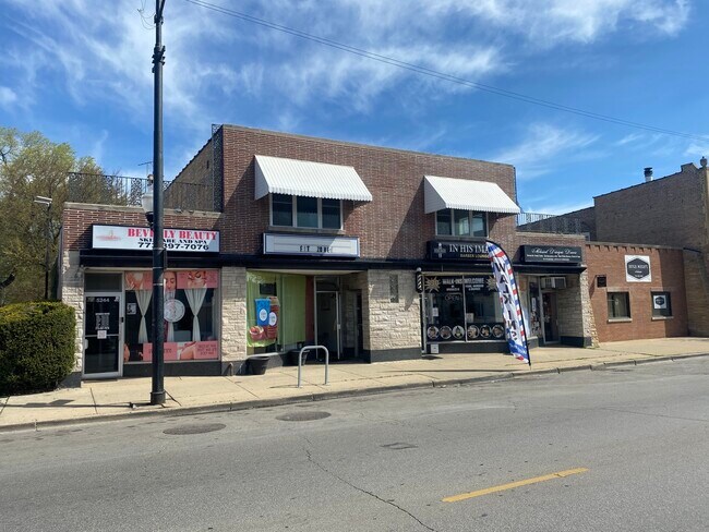 Primary Photo - 5240 W Belmont Ave
