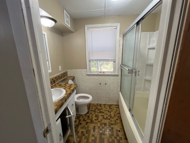 Building Photo - 4 bedroom, 2 bathroom home in the peaceful community of Mahtomedi access to White Bear Lake