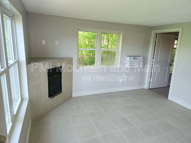 Building Photo - 74 Ebens Cove
