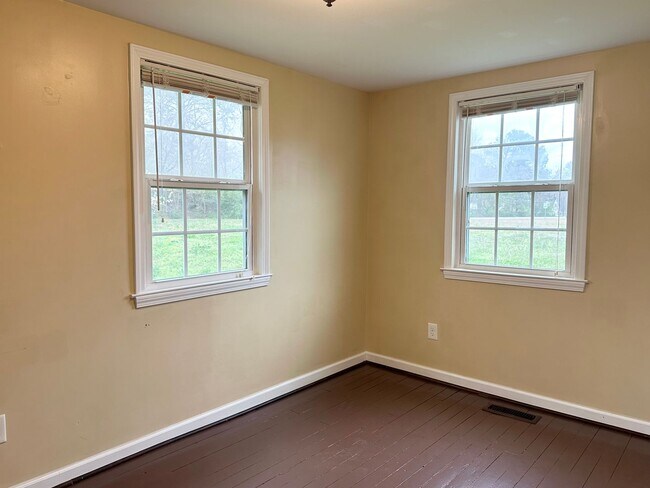Building Photo - Cozy Home with a Spacious Back Yard in Garner!