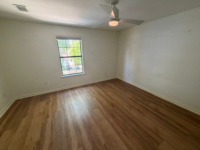 Building Photo - 299 Anchors Pl