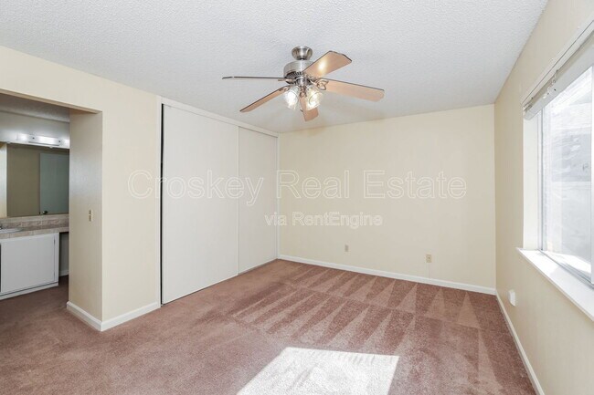 Building Photo - 357 Hazelnut Ln