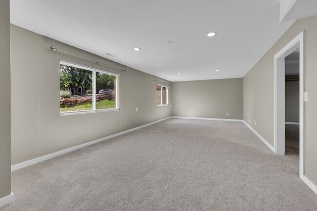 Building Photo - $3,600, 4-Bed, 3-Bath Updated Home in Mani...