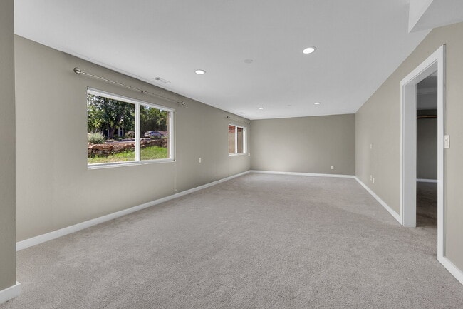 Building Photo - $3,750, 4-Bed, 3-Bath Updated Home in Mani...