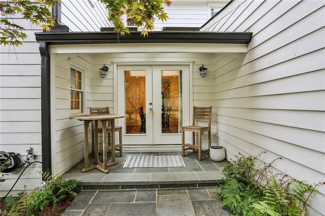 Building Photo - 2415 Oldfield Rd NW