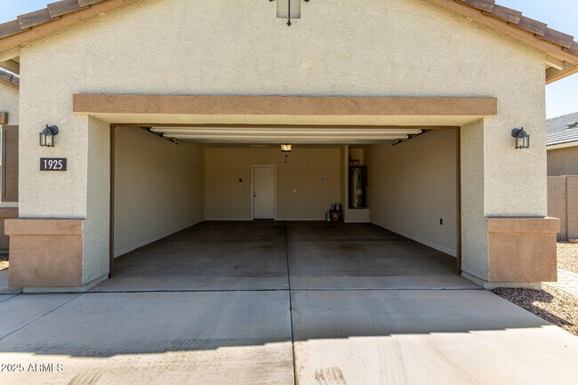 Building Photo - 1925 W Pima Ave