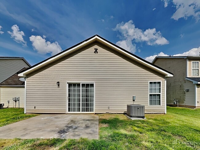Building Photo - 6213 McIntyre Ridge Dr