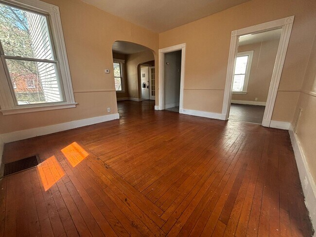 Building Photo - 37 Hotchkiss St