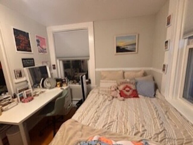 Building Photo - Renovated North End 3 Bed on Fleet St for Sept 1st, 2026.  Students Welcome!!!