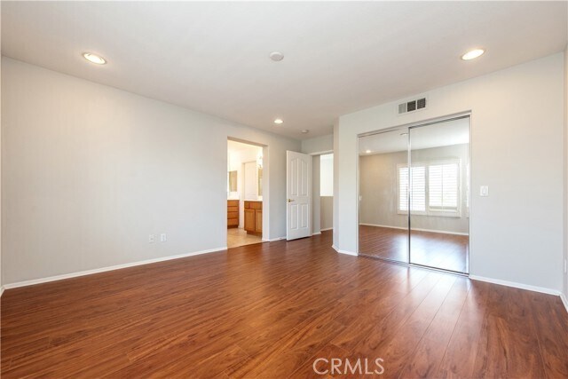 Building Photo - 22 Moonstone