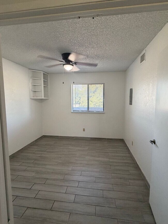 Building Photo - 4809 Hahn Ave
