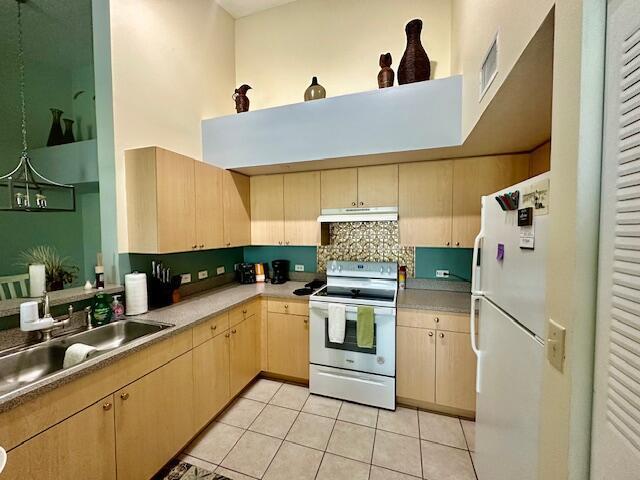 Building Photo - 822 Villa Cir