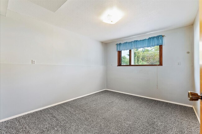 Building Photo - 6190 N Shandee Dr