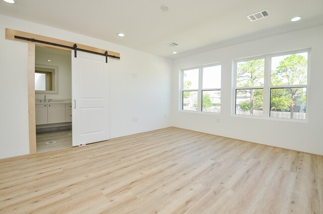 Building Photo - 15000 S Richmond Ave