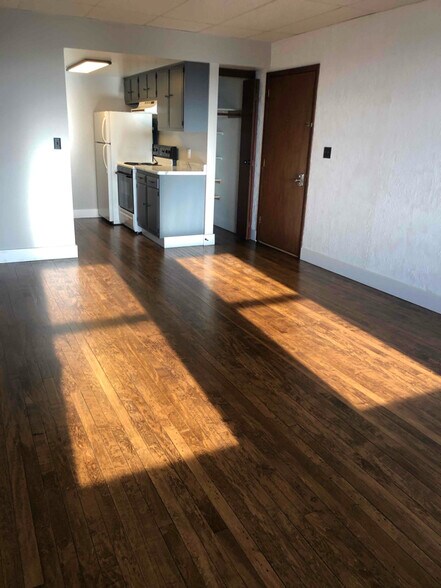 Building Photo - 16 N Hill St