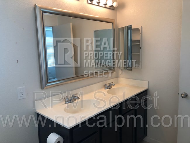 Building Photo - 8893 Robbins Rd