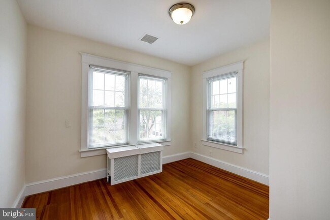 Building Photo - 4209 Ellicott St NW