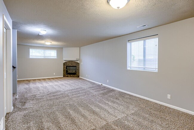 Building Photo - Elkhorn 3 Bedroom!!