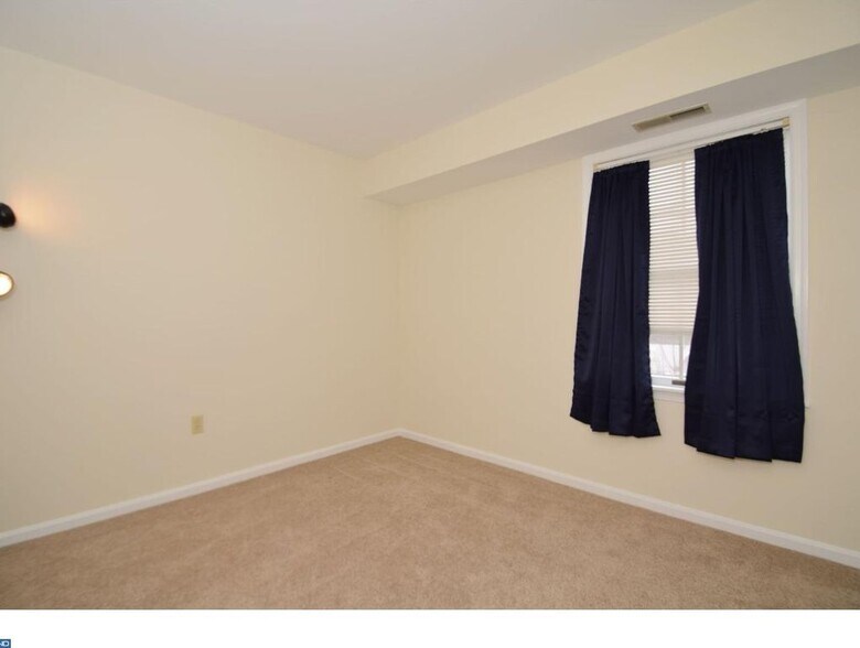 Building Photo - 620 Manatawny St