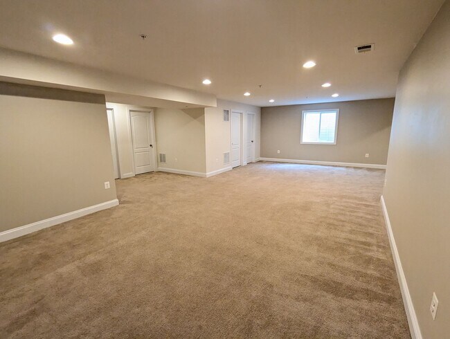 Building Photo - STUNNING Single Family Home in Brunswick C...