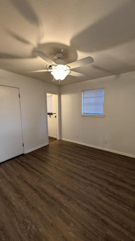 Building Photo - 409 S Holly St