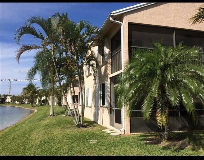 Building Photo - 1080 N Franklin Ave