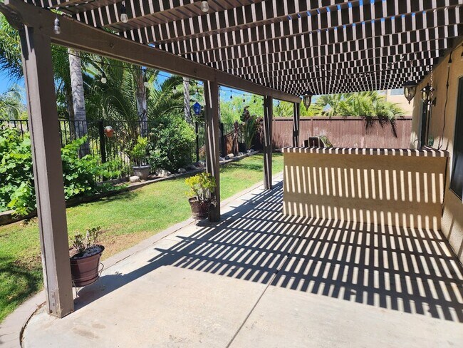 Building Photo - Gorgeous 4 Bedroom/3 Bath Home in South Temecula!