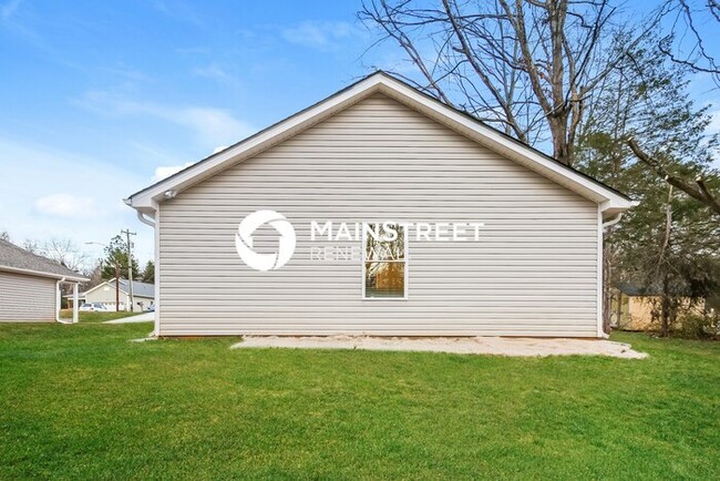 Building Photo - 769 Log Cabin Dr