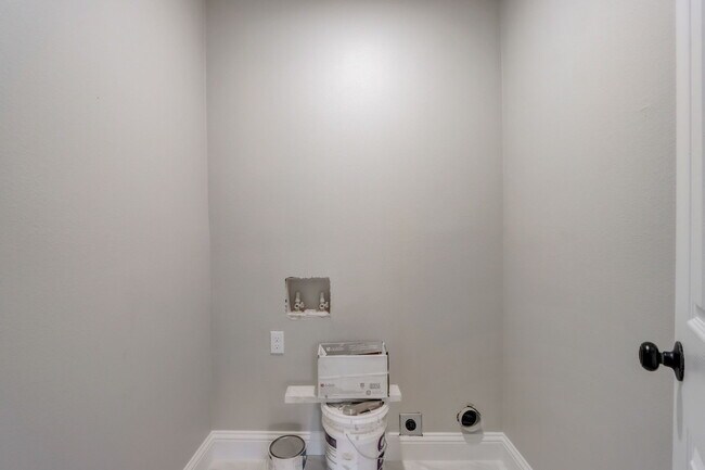 Building Photo - 5814 Sandhurst Ln