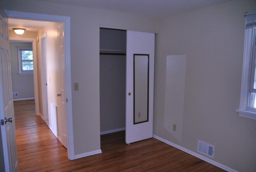 Bedroom 2 - 1165 Whitney Rd E