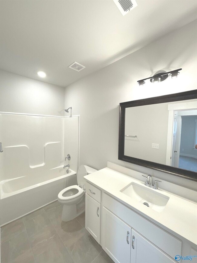Building Photo - 156 Rugby Dr