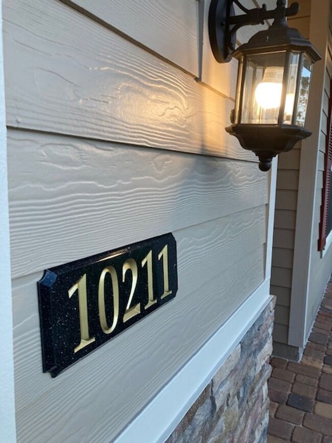 Building Photo - Comfortable 3 Bedroom Home With Great Outdoor Space