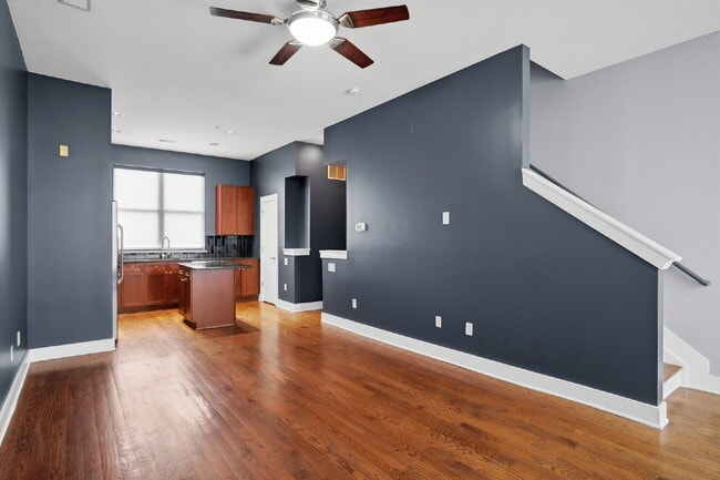 Building Photo - Modern Multi-Level 2BR Retreat with Garage Near Uptown Charlotte
