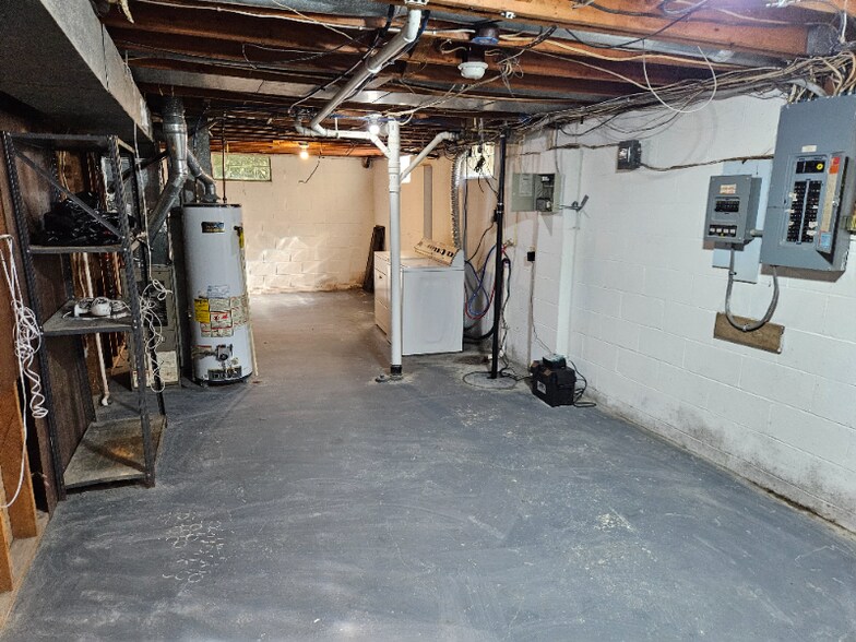 Building Photo - 5635 Roche Dr