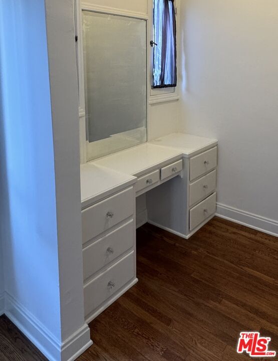 Building Photo - 328 N Sycamore Ave