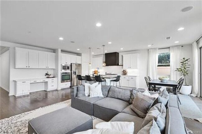 Building Photo - 31650 Sweetwater Cir