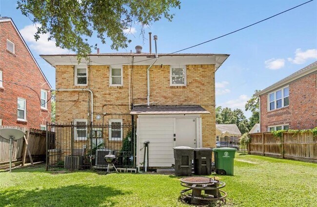 Building Photo - 2421 Isabella St