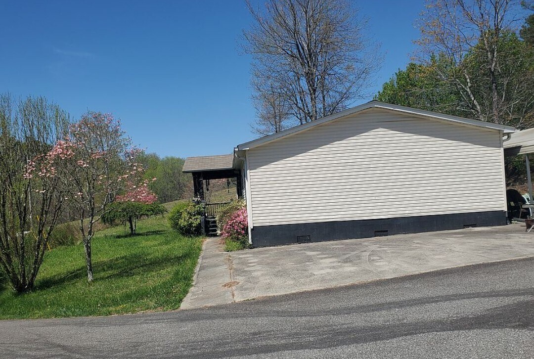 Building Photo - 611 Mountain View Ln