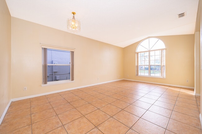 Building Photo - 10831 Leader Ln