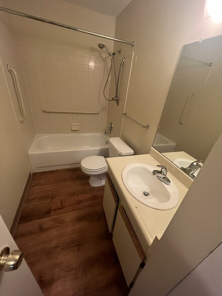 Building Photo - 1256 Oxford Manor Ct