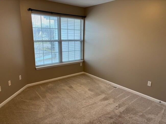 Building Photo - Knapps Corner Townhome available now. Forest Hills Schools