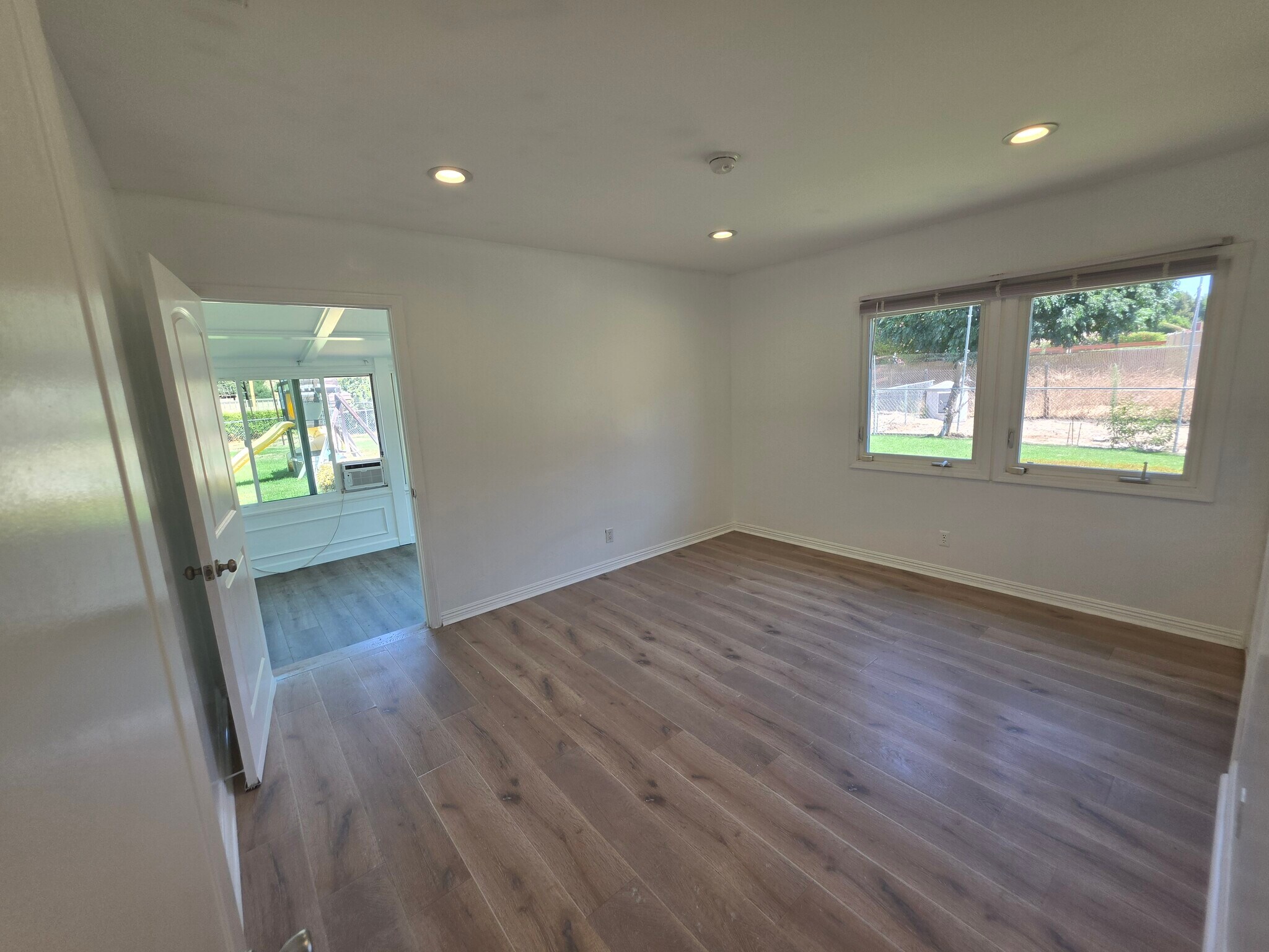 Building Photo - 9805 La Tuna Canyon Rd